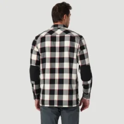 Wrangler Men's Regular Fit ATG Plaid Long Sleeve Button-Down Shirt